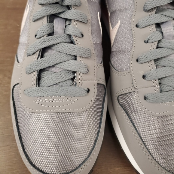 Womens Nike Gennico Athletic Sneakers - Picture 8 of 8